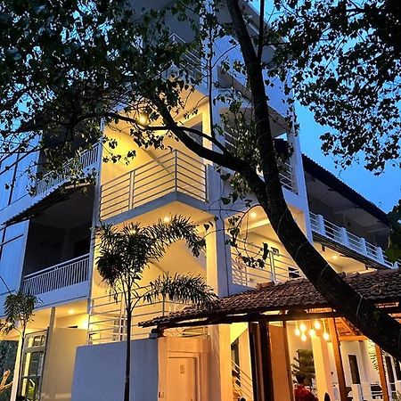 Fourteen Pods By The Sea Hotel Morjim Ngoại thất bức ảnh