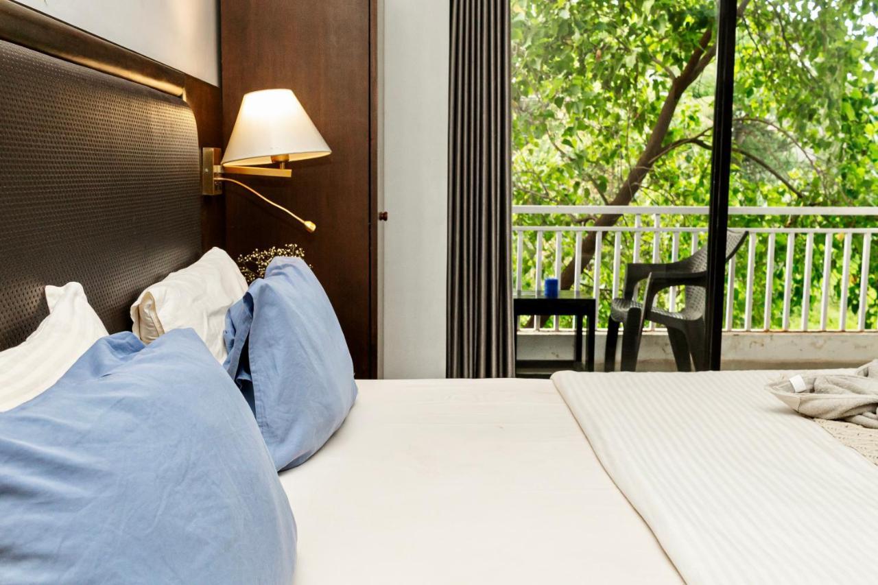 Fourteen Pods By The Sea Hotel Morjim Ngoại thất bức ảnh