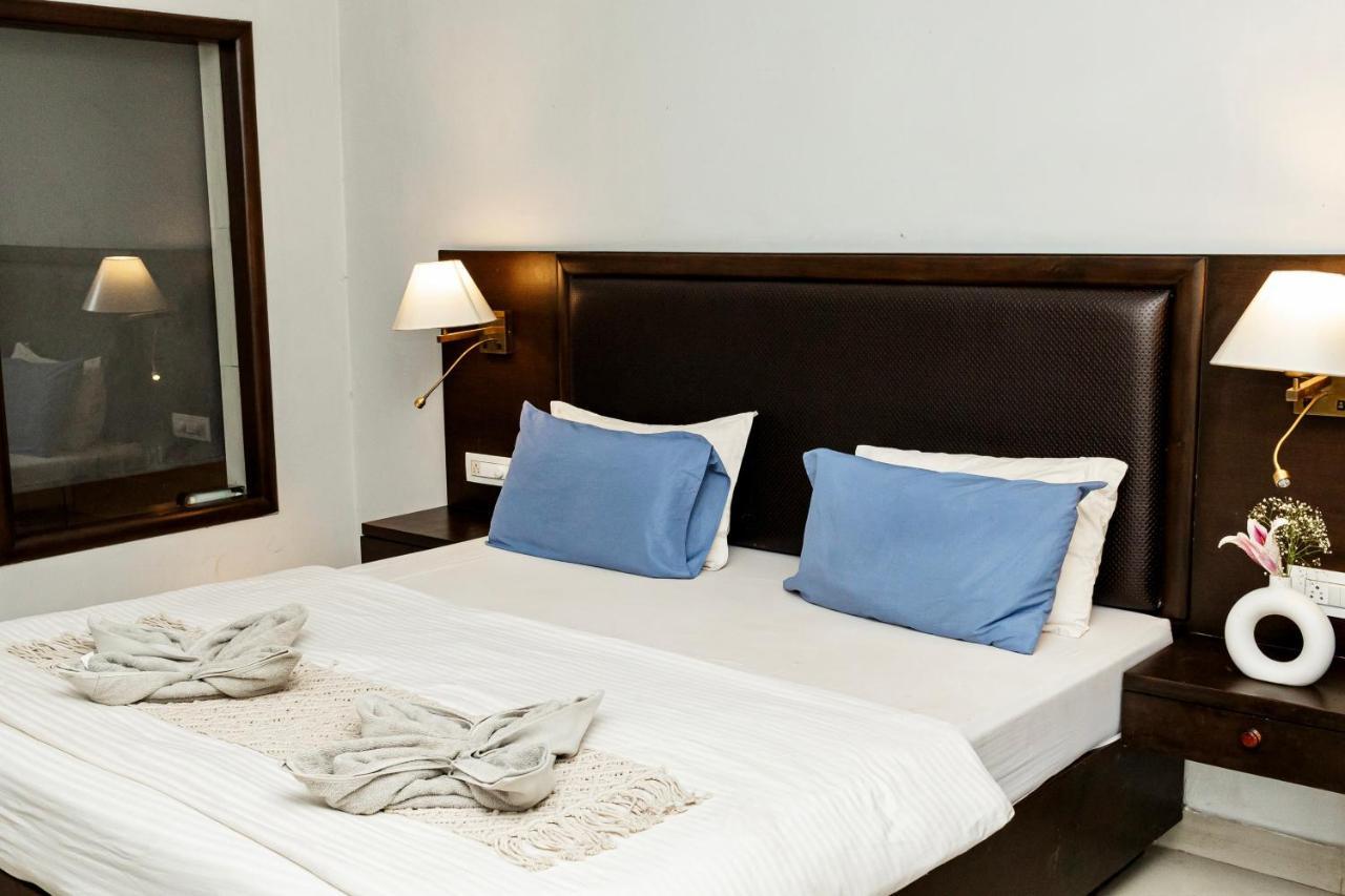 Fourteen Pods By The Sea Hotel Morjim Ngoại thất bức ảnh