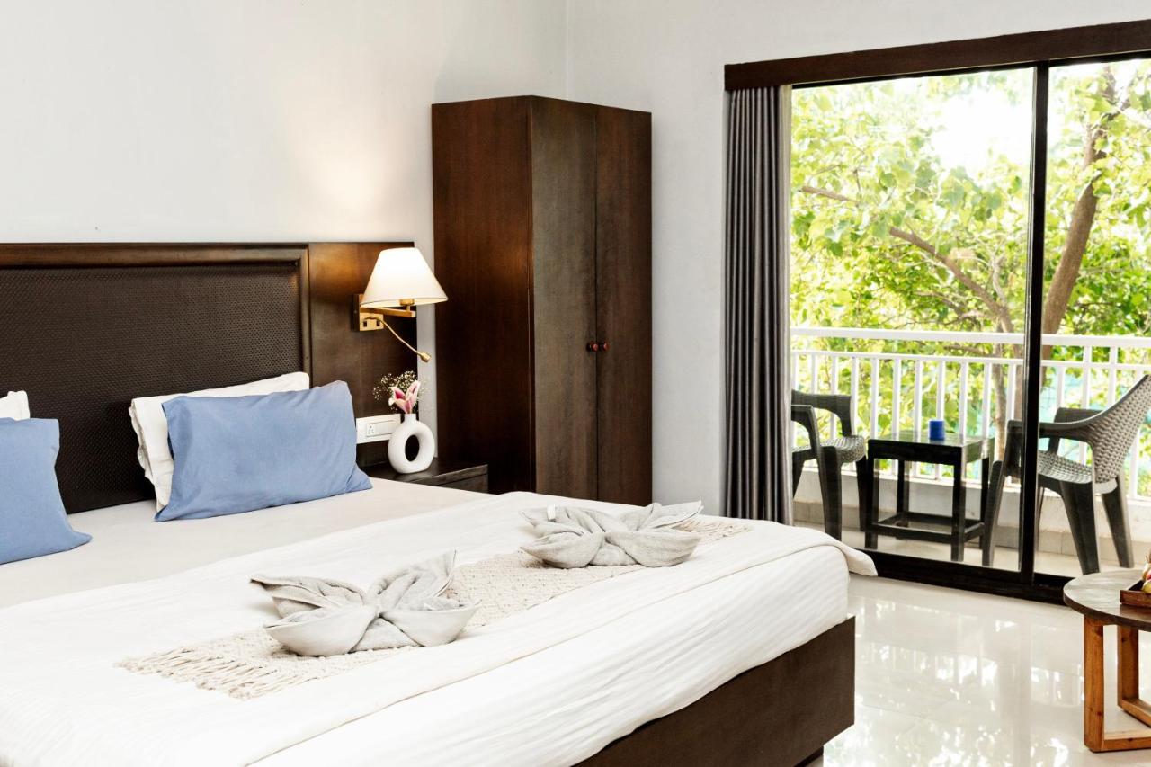 Fourteen Pods By The Sea Hotel Morjim Ngoại thất bức ảnh