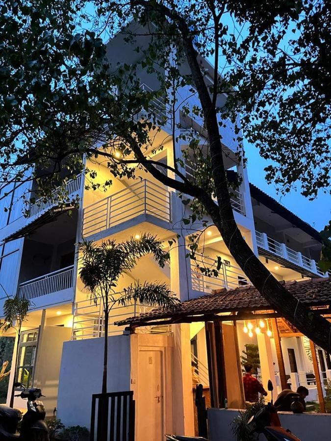 Fourteen Pods By The Sea Hotel Morjim Ngoại thất bức ảnh