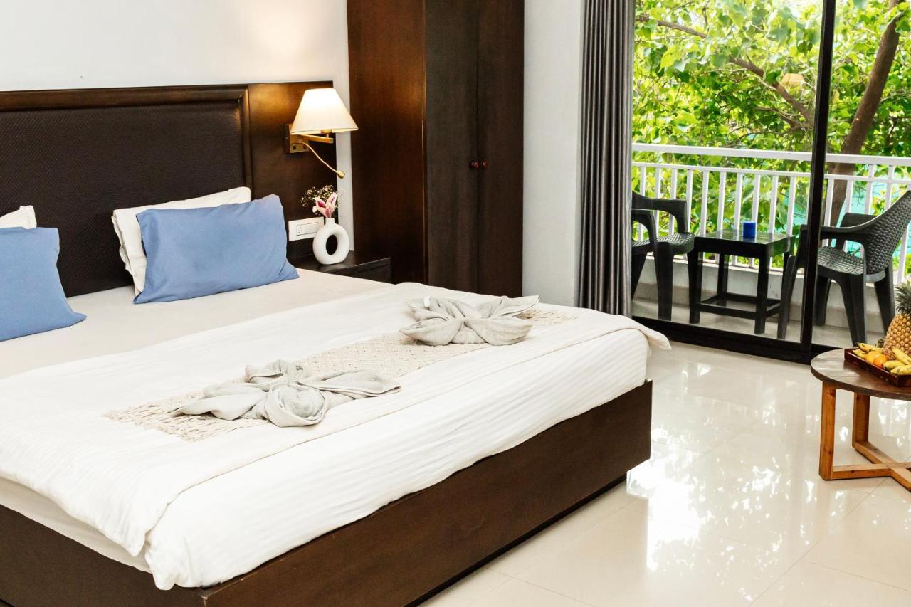 Fourteen Pods By The Sea Hotel Morjim Ngoại thất bức ảnh