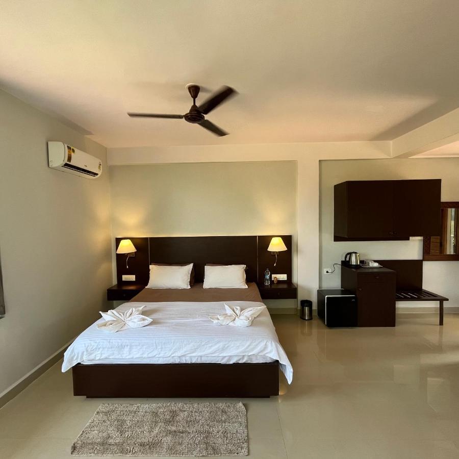 Fourteen Pods By The Sea Hotel Morjim Ngoại thất bức ảnh